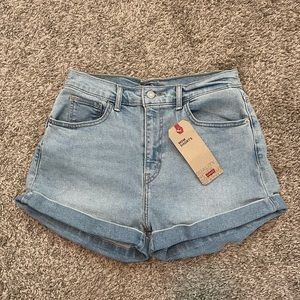 Levi’s Mom Shorts